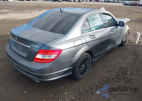 2009 Mercedes-Benz C 300 Luxury 4Matic/Sport 4Matic z USA, uszkodzony, nr VIN WDDGF81X19F198496